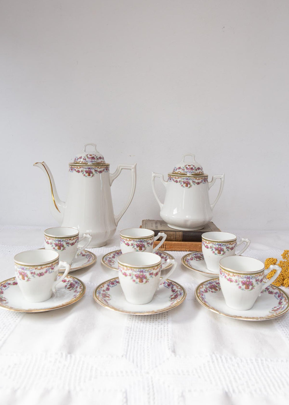 Antiguo juego café para 6 porcelana francesa Limoges flores c. 1925 (14 PIEZAS)