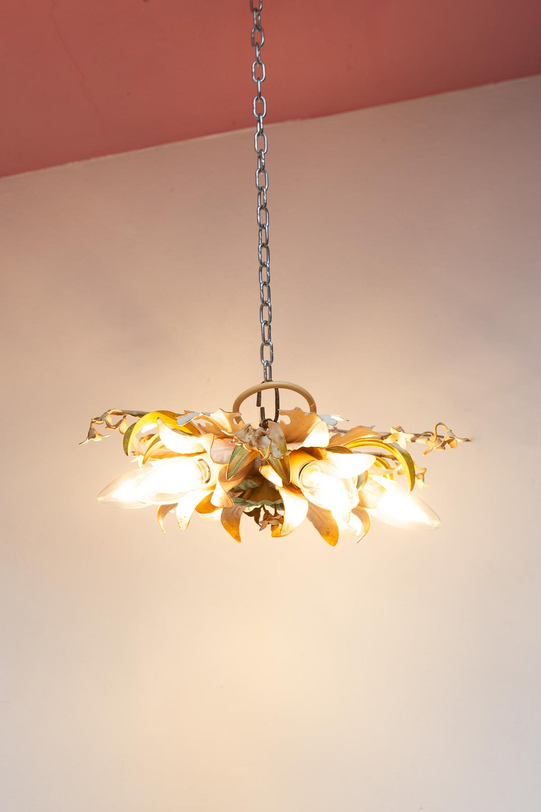 Plafón de metal italiano colores flores y hojas c. 1980 (35 cm)