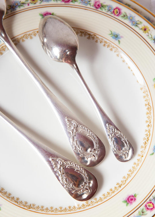 cubertería francesa antigua con medallon metal argente baño plata