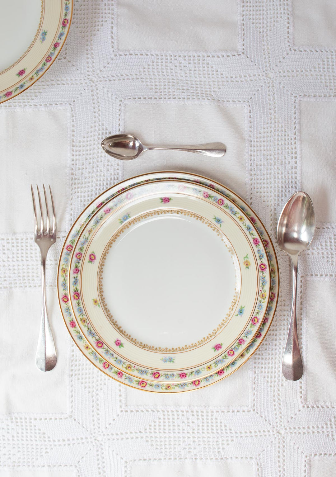 cubertería francesa antigua con medallon metal argente baño plata