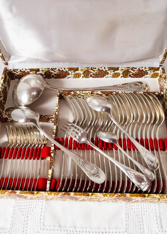 cubertería francesa antigua con medallon metal argente baño plata