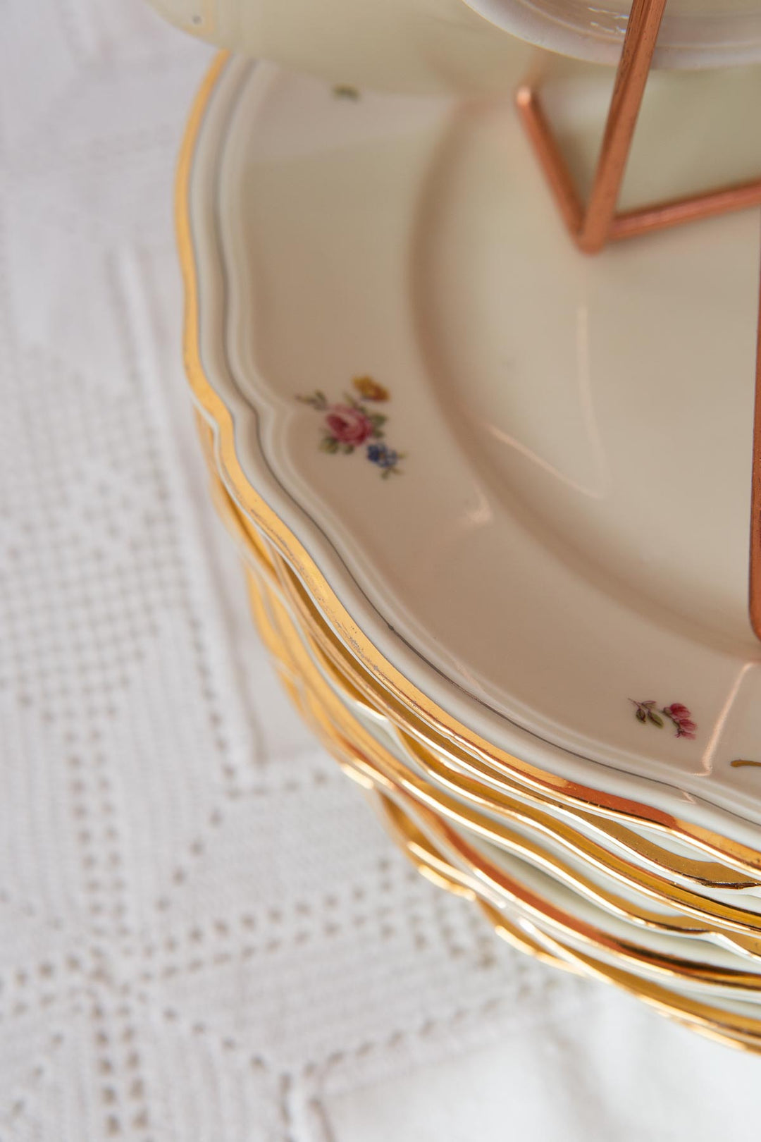 Juego de 9 platos LLANOS porcelana sueca Hackefors florecillas