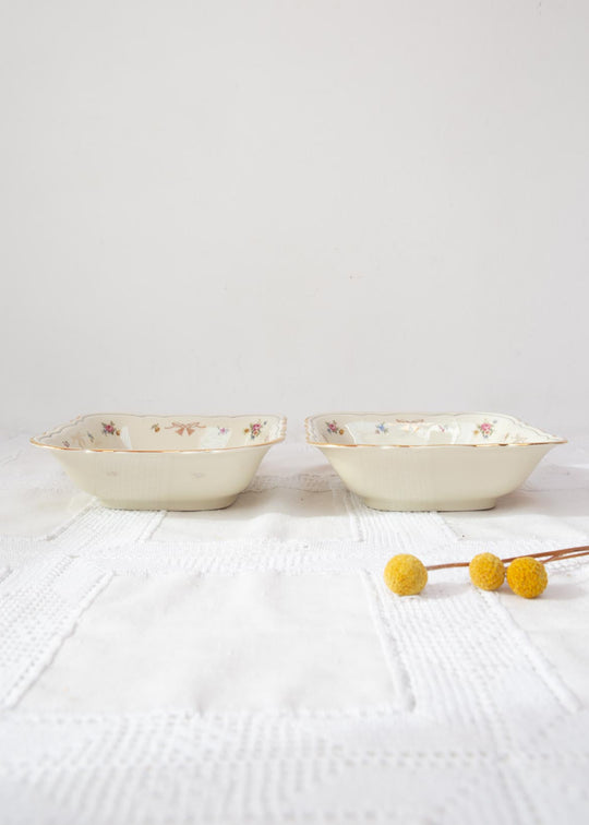 Pareja fuentes cuadradas porcelana sueca Hackefors florecillas