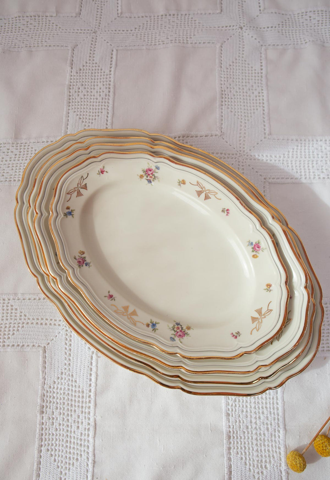 Juego de 4 fuentes ovaladas porcelana sueca Hackefors florecillas