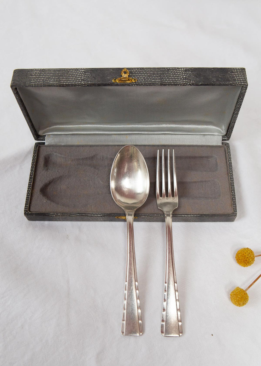 Juego de cubiertos "égoïste" ERCUIS Art decó iniciales J.H. (2 PIEZAS)