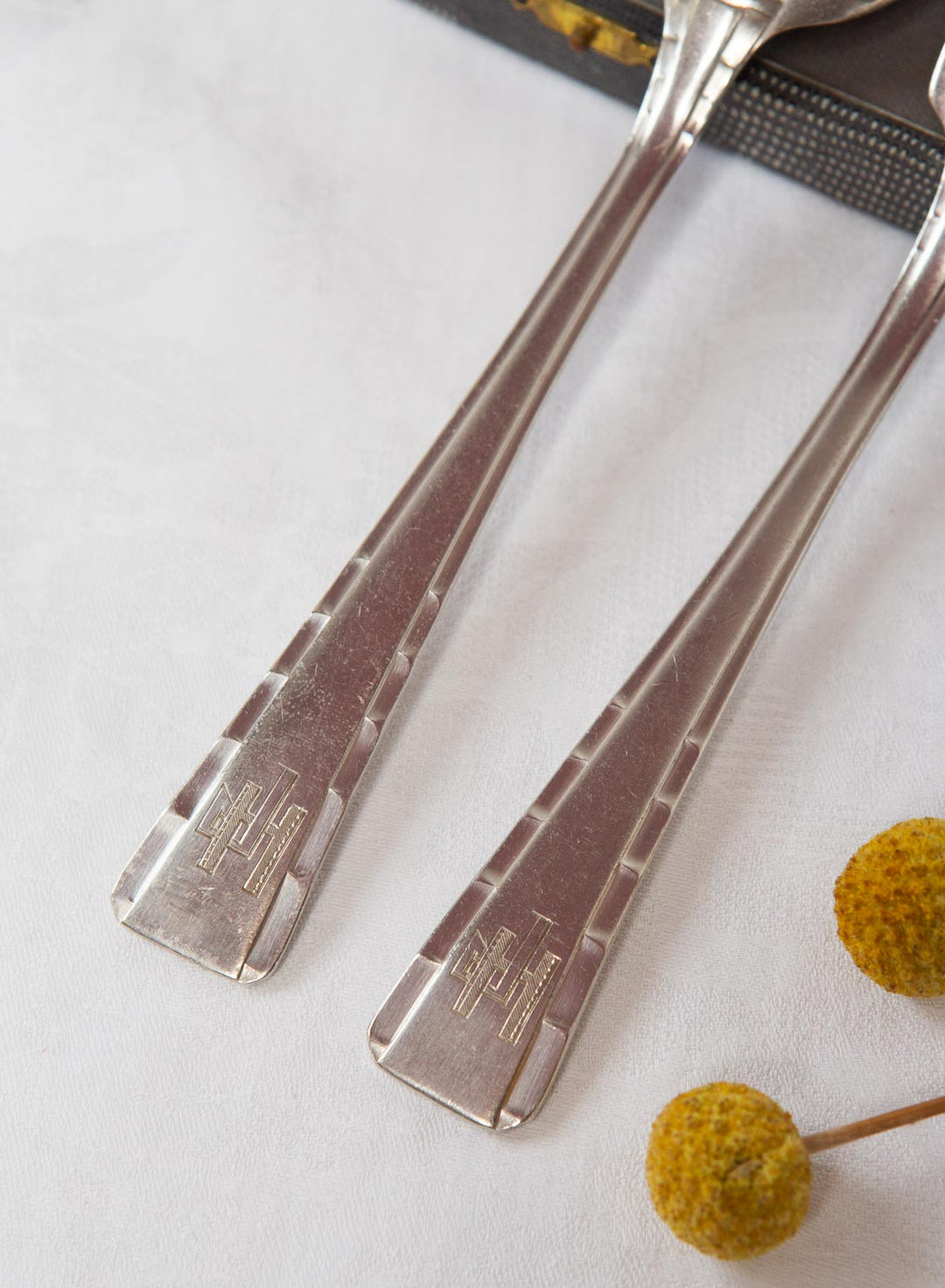 Juego de cubiertos "égoïste" ERCUIS Art decó iniciales J.H. (2 PIEZAS)