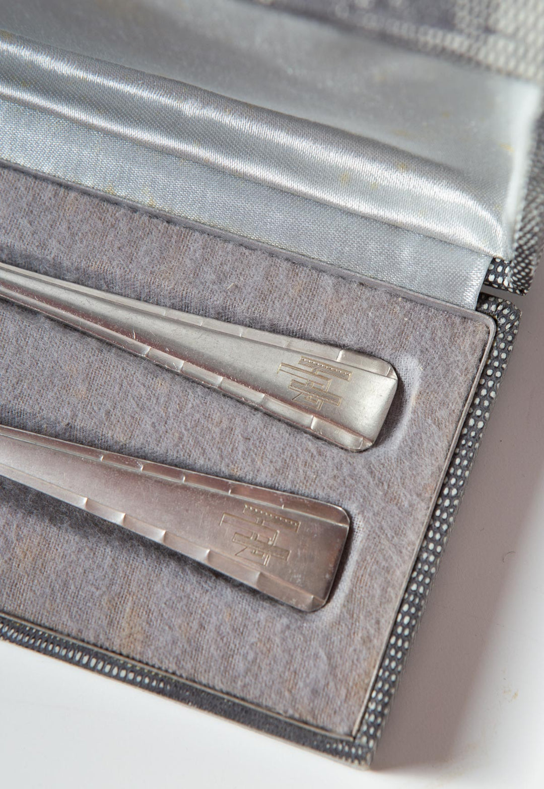 Juego de cubiertos "égoïste" ERCUIS Art decó iniciales J.H. (2 PIEZAS)