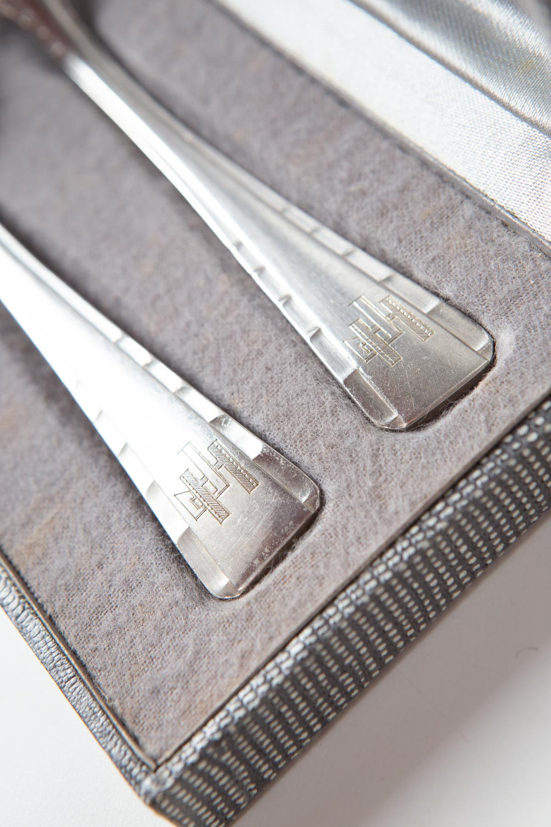 Juego de cubiertos "égoïste" ERCUIS Art decó iniciales J.H. (2 PIEZAS)