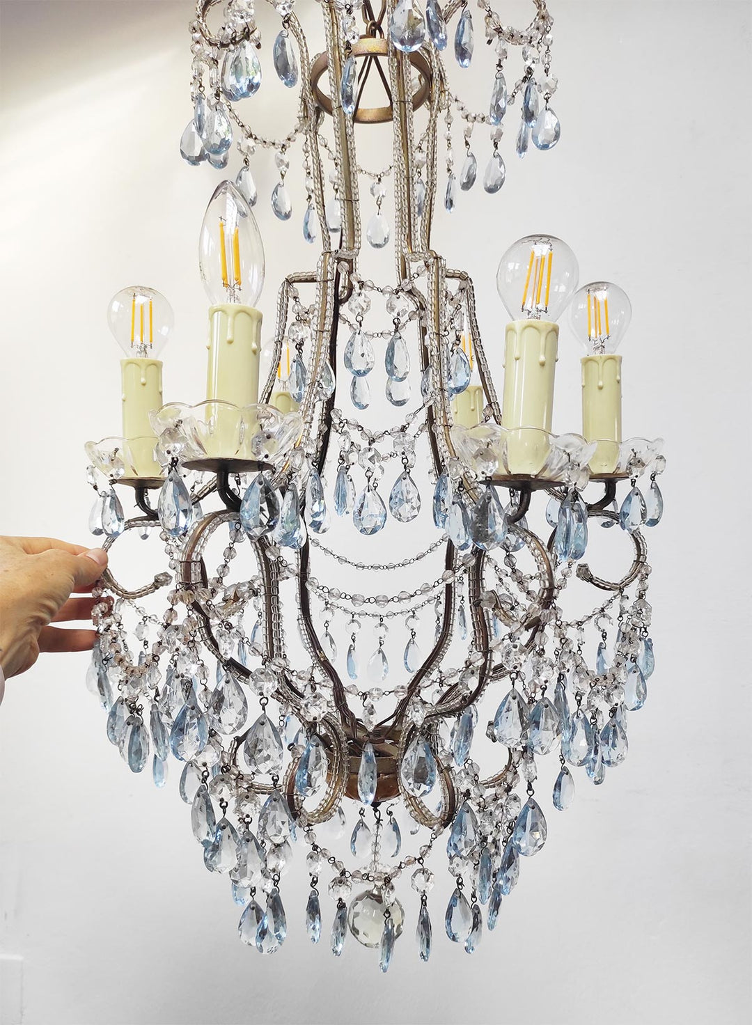 Chandelier italiano cascada metal dorado con cristales azules c. 1960 (42 cm)