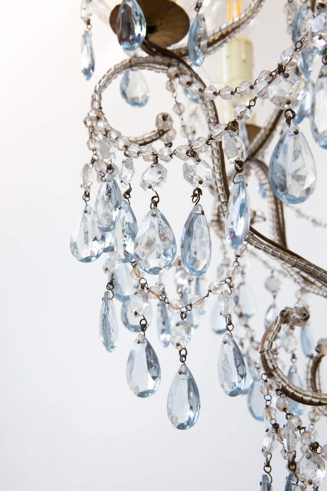 Chandelier italiano cascada metal dorado con cristales azules c. 1960 (42 cm)