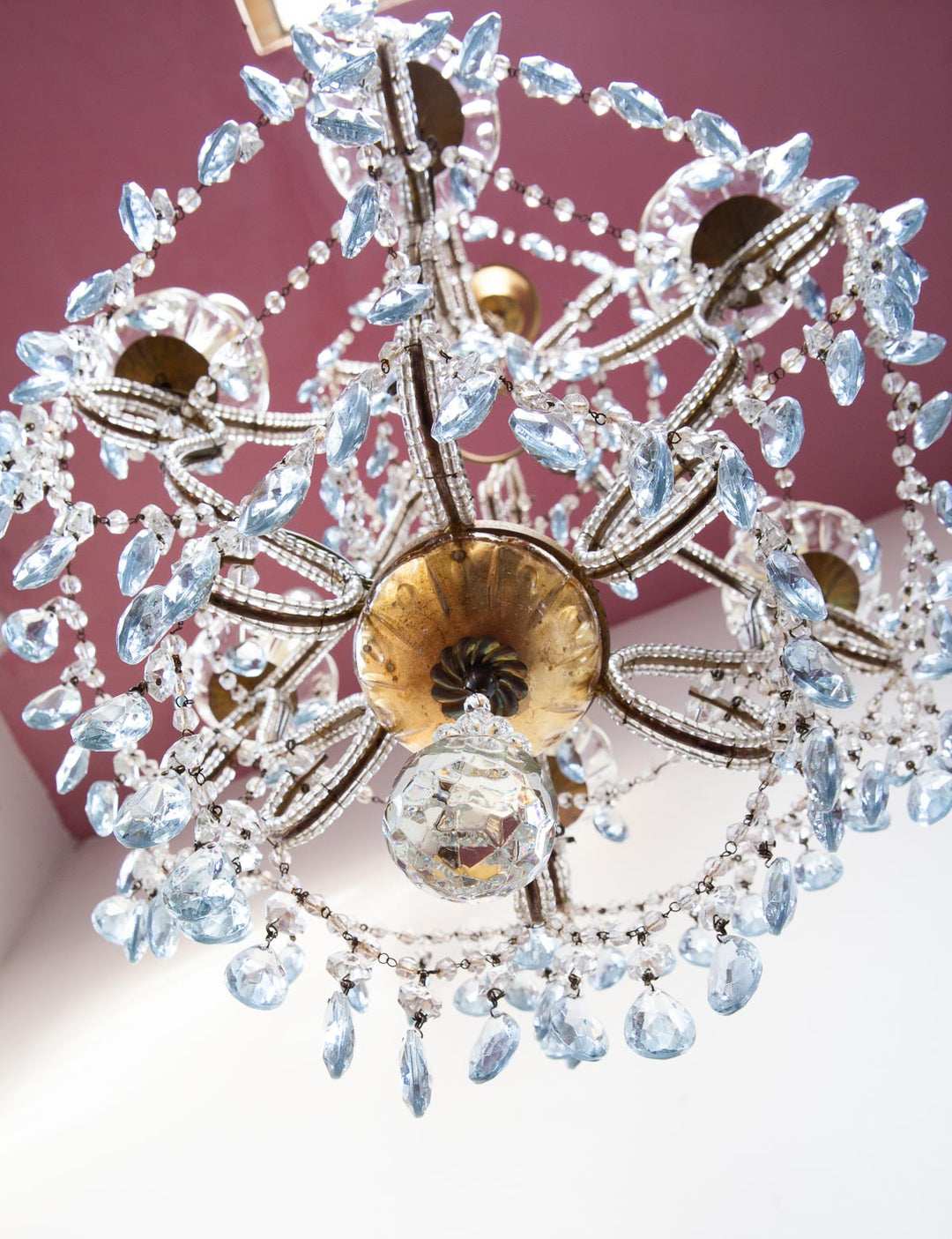 Chandelier italiano cascada metal dorado con cristales azules c. 1960 (42 cm)