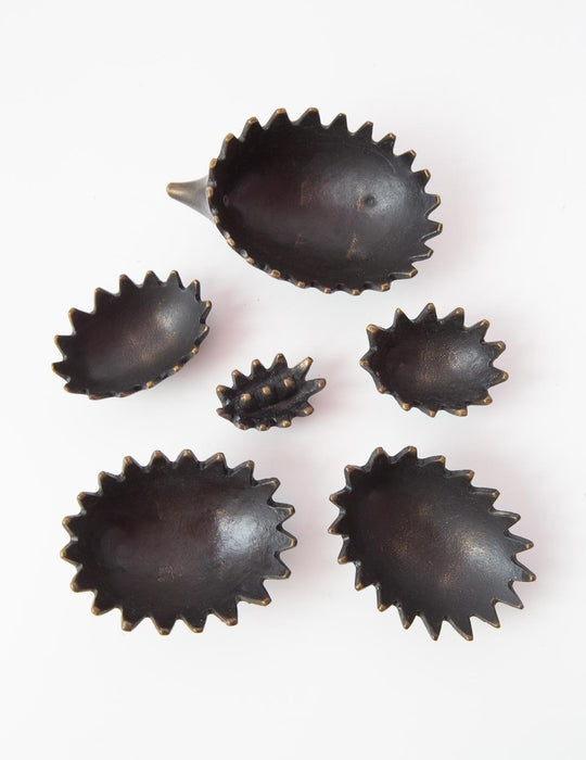 Juego erizos Walter Bosse latón patinado negro años 50