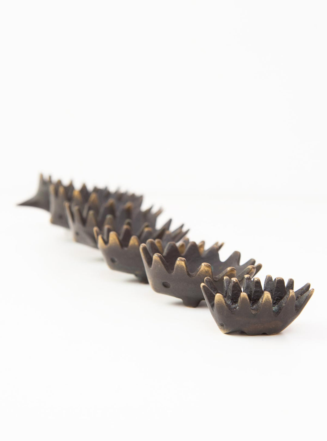 Juego erizos Walter Bosse latón patinado negro c. 1950s