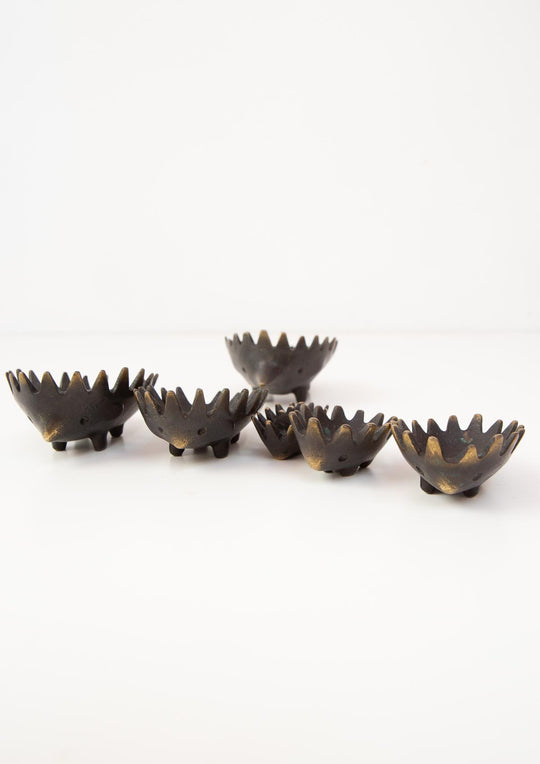 Juego erizos Walter Bosse latón patinado negro c. 1950s