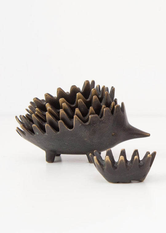 Juego erizos Walter Bosse latón patinado negro c. 1950s