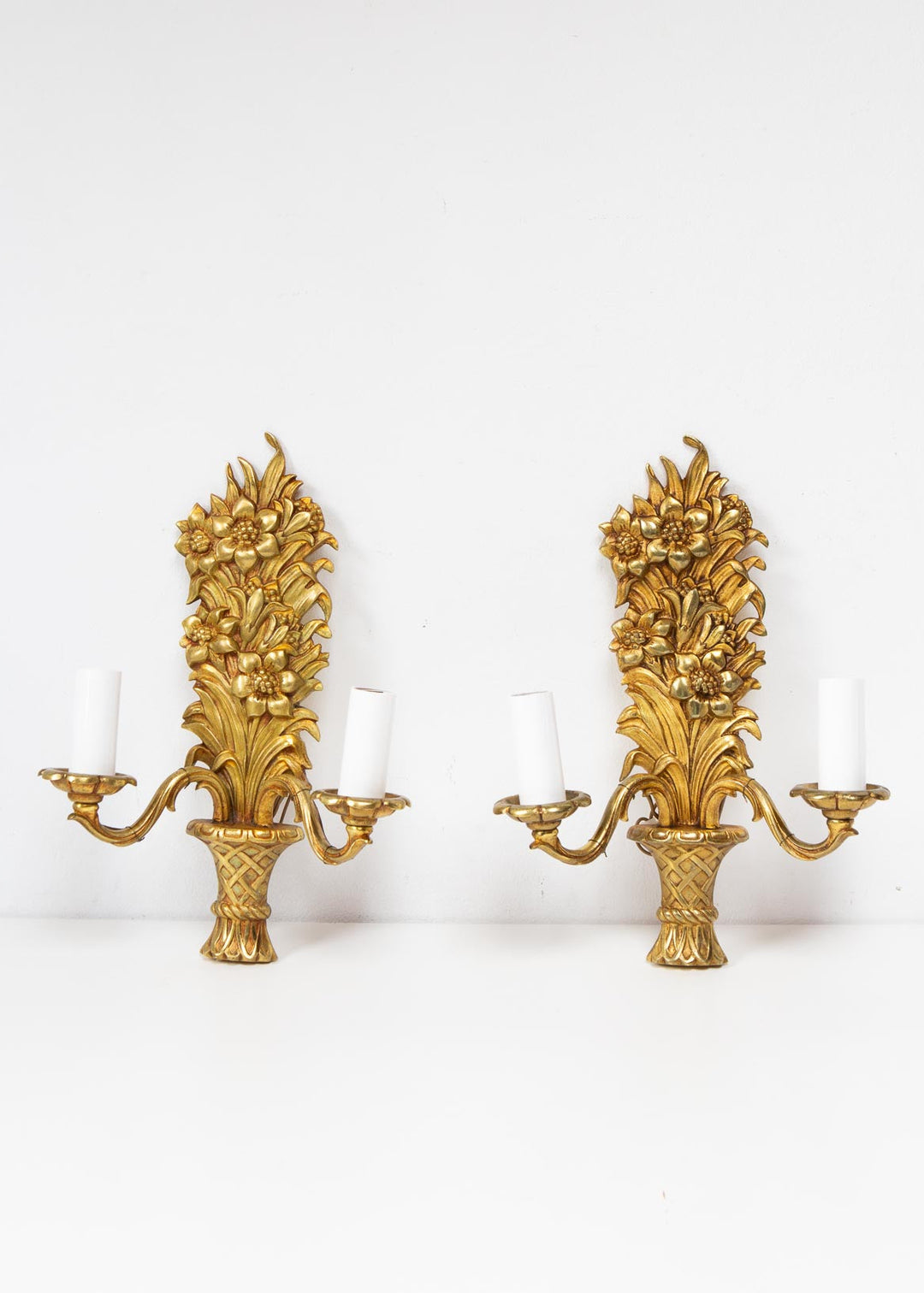 pareja apliques antiguos franceses cesta y flores bronce