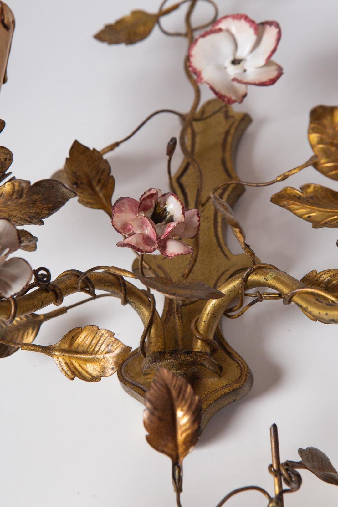 Pareja antiguos apliques franceses latón flores porcelana c. 1950/60s