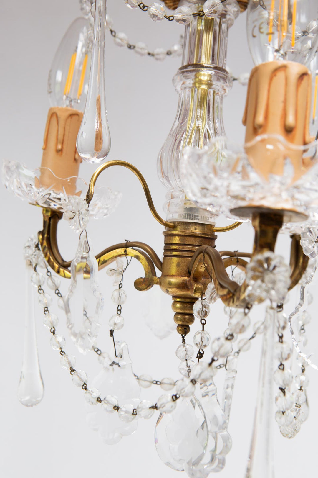 Pequeño chandelier francés bronce y cristales (27 cm)