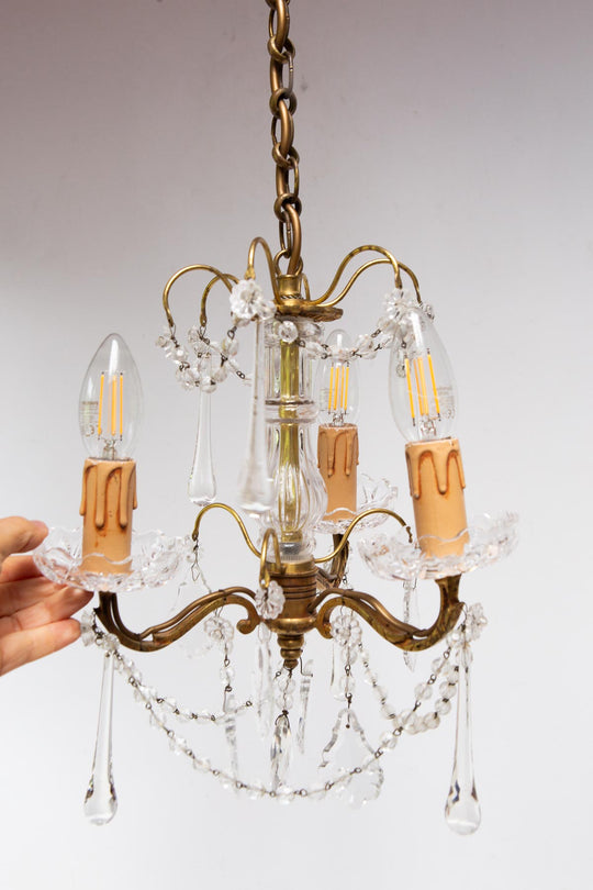 Pequeño chandelier francés bronce y cristales (27 cm)