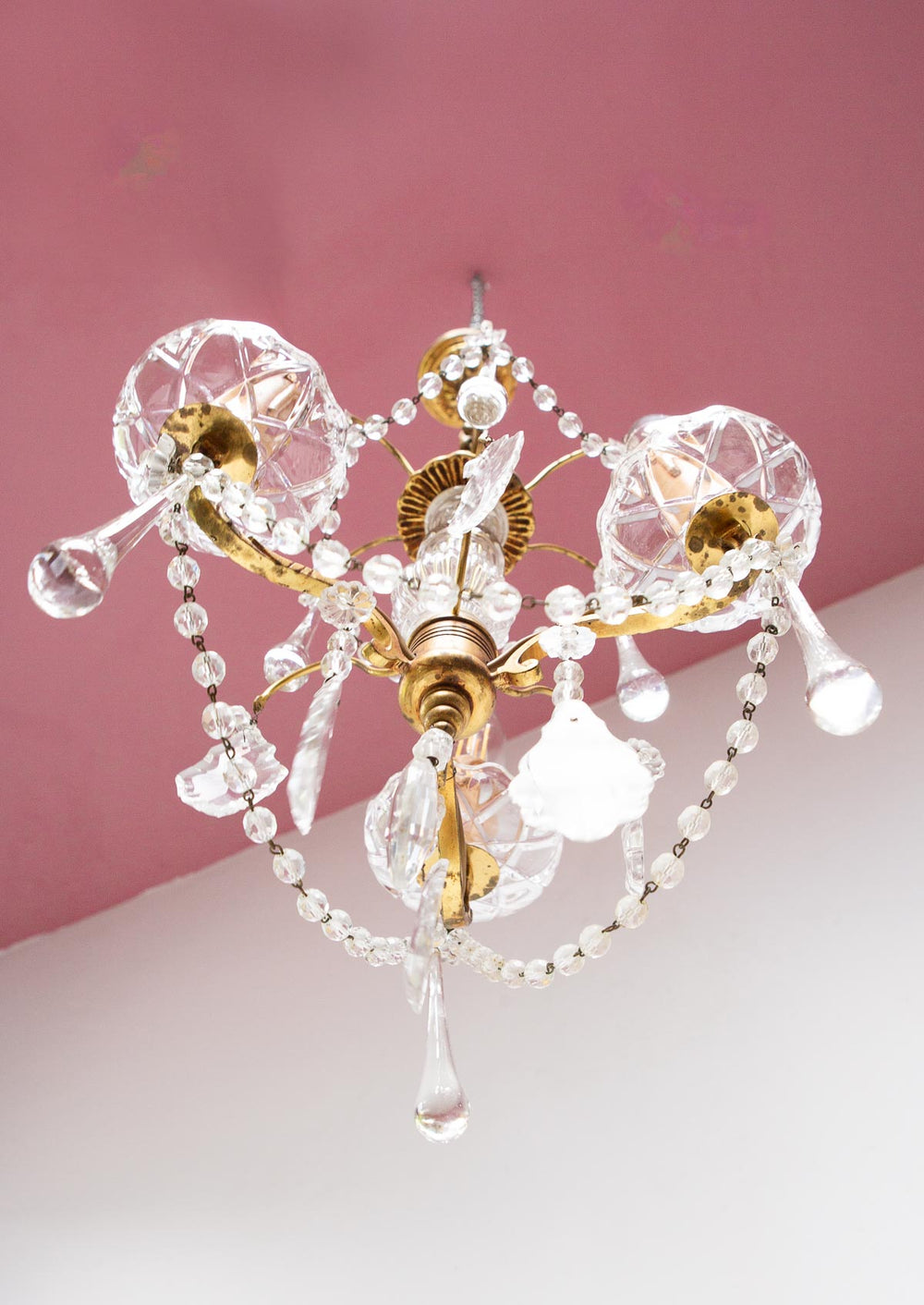 Pequeño chandelier francés bronce y cristales (27 cm)