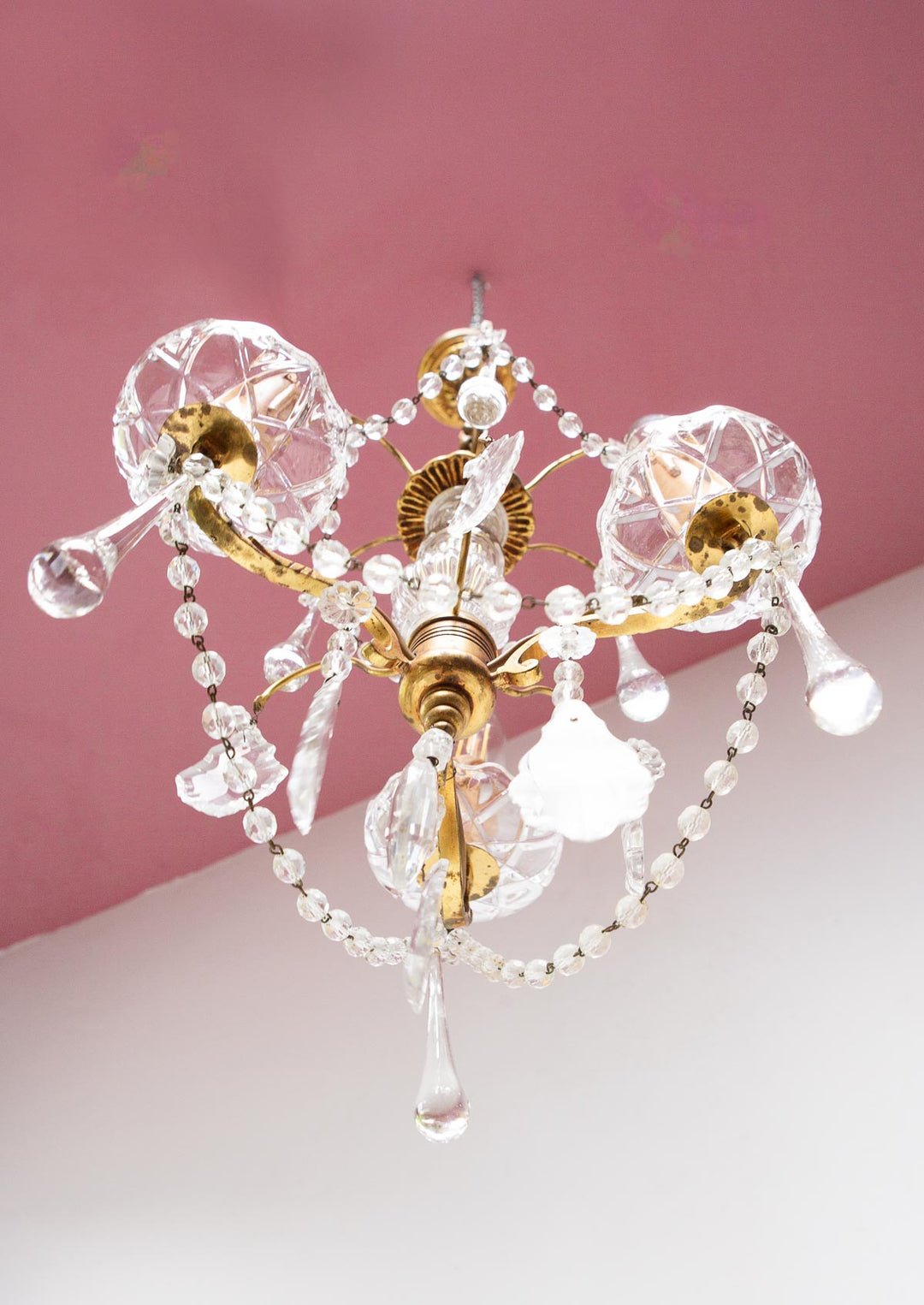 Pequeño chandelier francés bronce y cristales (27 cm)