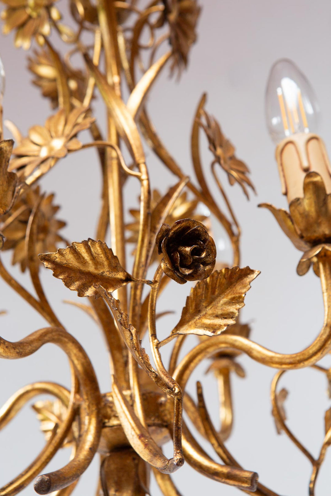 Chandelier italiano metal dorado con hojas y flores c. 1970/80 (32 cm)