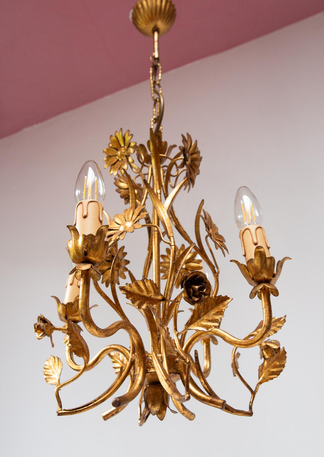 Chandelier italiano metal dorado con hojas y flores c. 1970/80 (32 cm)