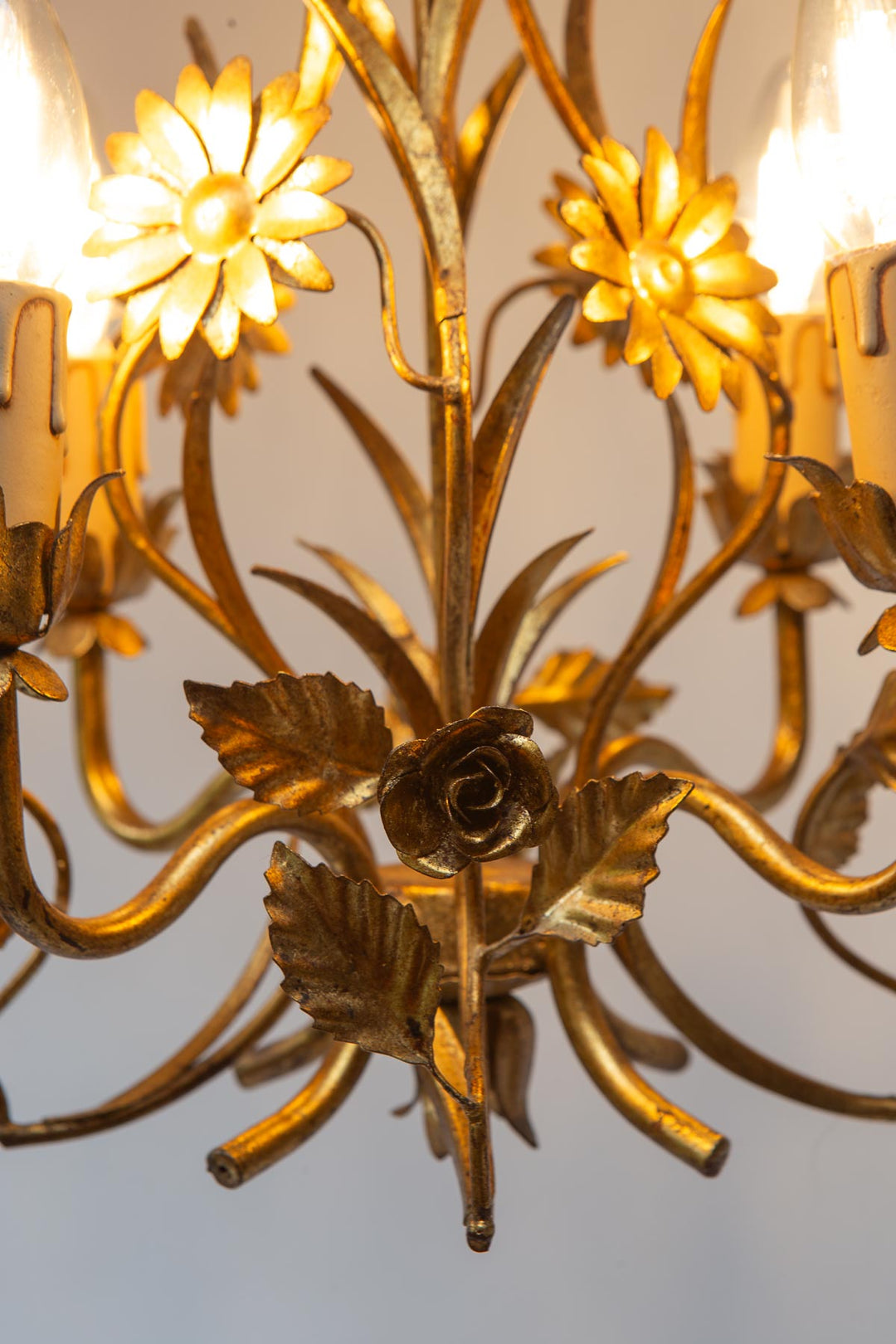 Chandelier italiano metal dorado con hojas y flores c. 1970/80 (32 cm)