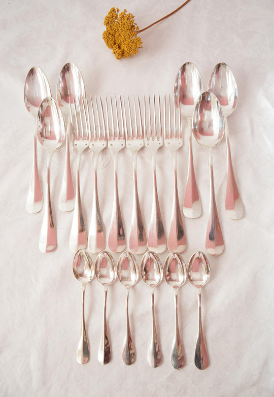 Antigua cubertería MESA francesa PARA 6 metal argenté con medallón (18 PIEZAS)