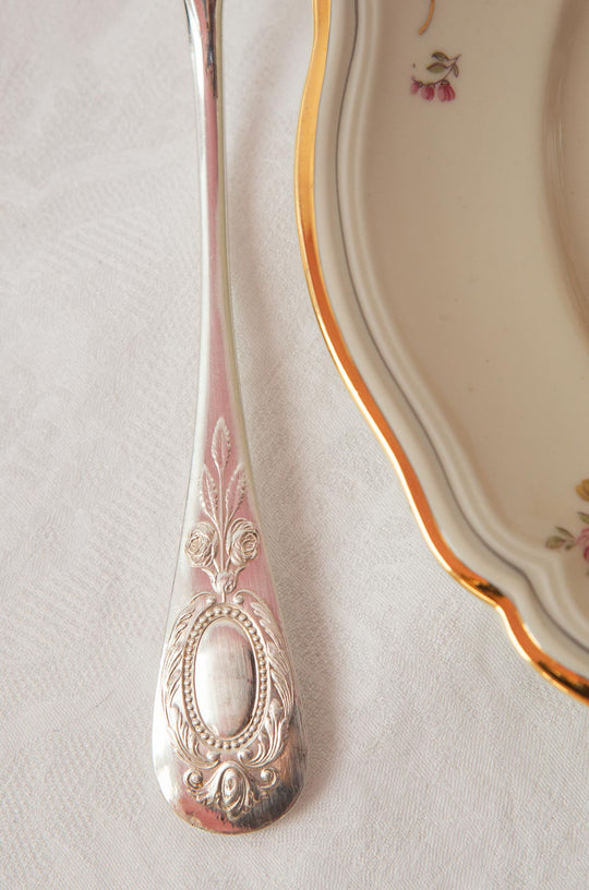 Antigua cubertería MESA francesa PARA 6 metal argenté con medallón (18 PIEZAS)