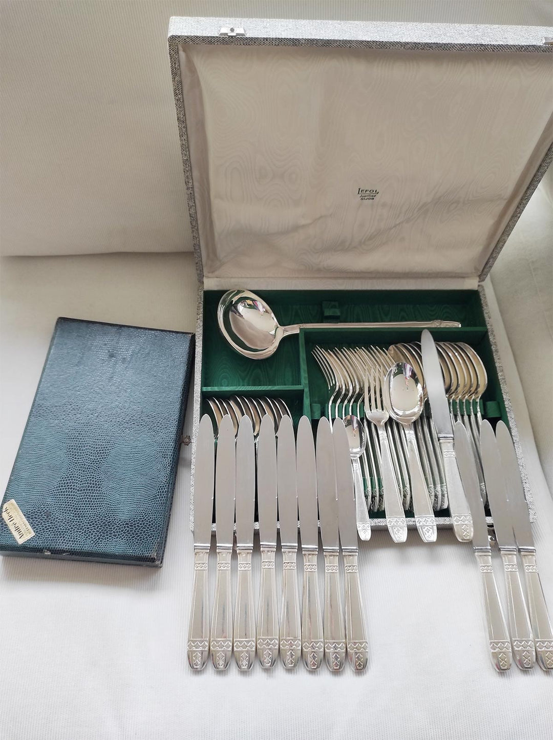 Antigua CUBERTERÍA PARA 12 francesa estilo ART DECÓ "metal argente" (49 PIEZAS)