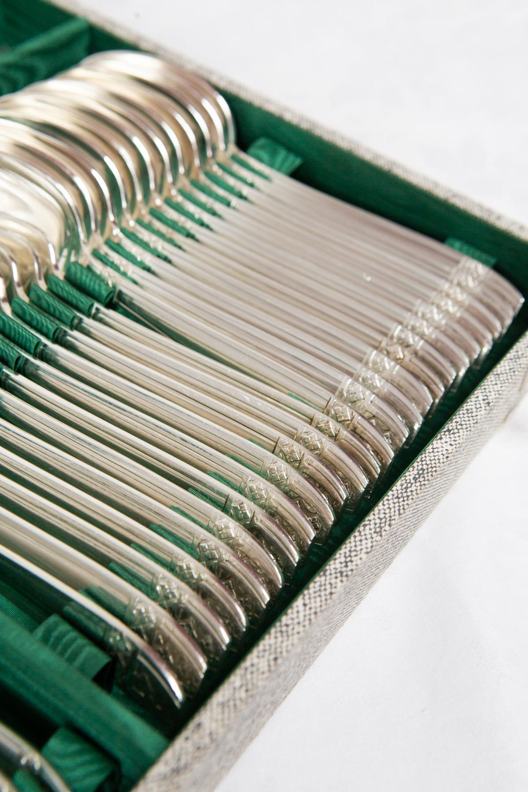 Antigua CUBERTERÍA PARA 12 francesa estilo ART DECÓ "metal argente" (37 PIEZAS)