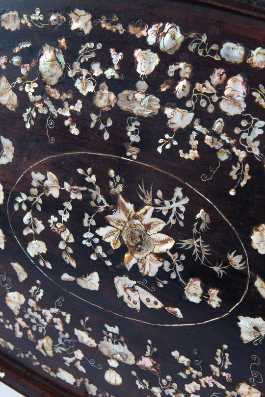 Gran bandeja decorativa palisandro marquetería nácar Indochina s. XIX (67*40 cm)