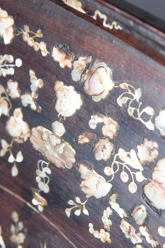 Gran bandeja decorativa palisandro marquetería nácar Indochina s. XIX (67*40 cm)