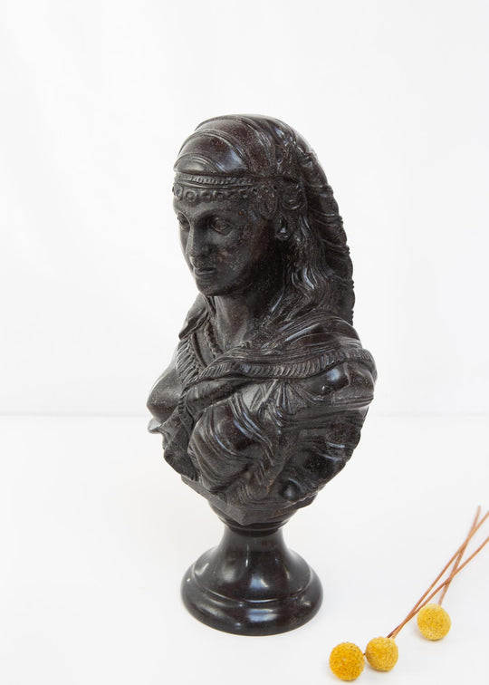 Antiguo busto de mármol gris / negro figura mujer joven oriental (33 cm)