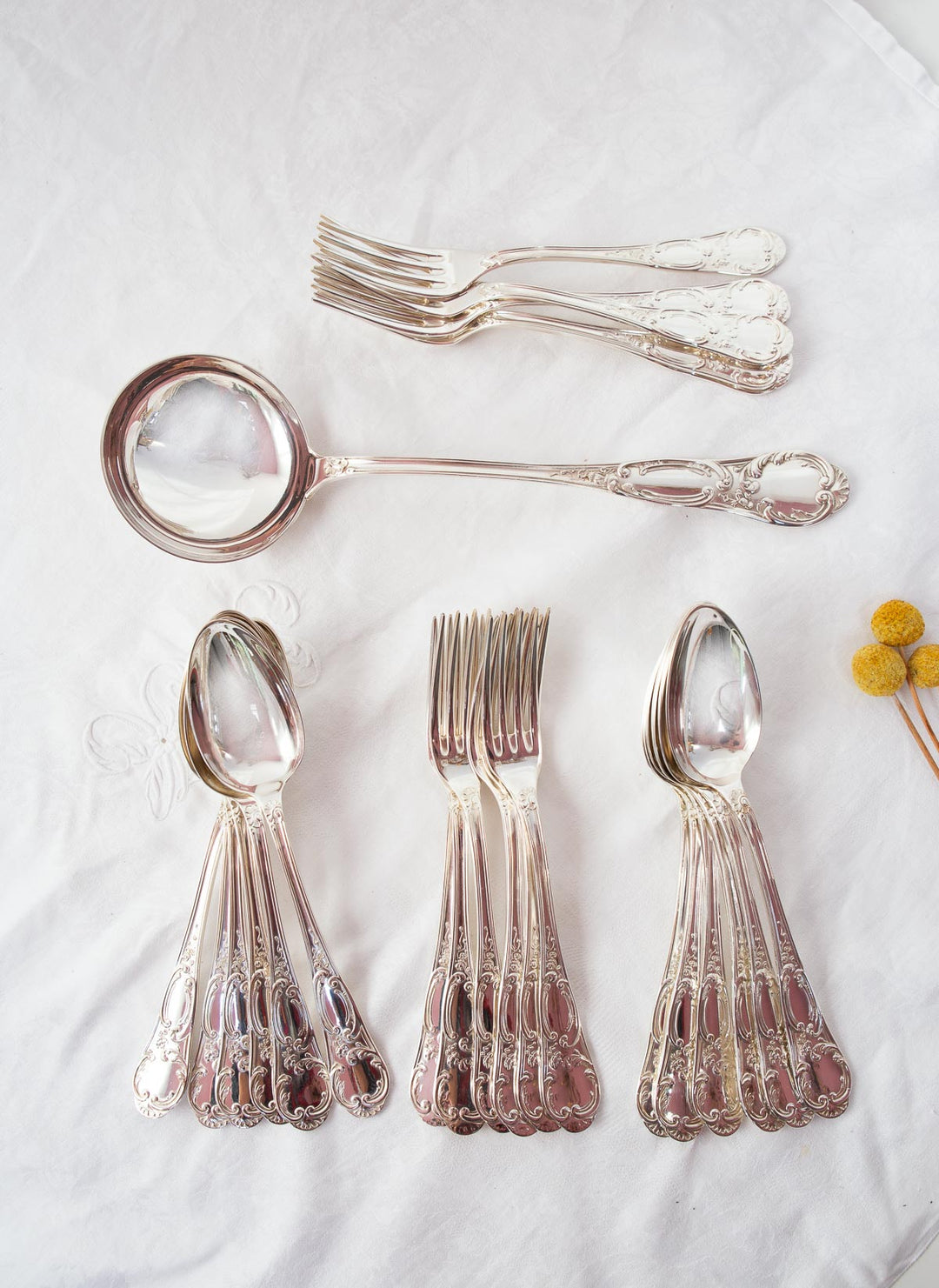 Antigua cubertería de MESA Ercuis PARA 12 estilo Luis XV (25 PIEZAS)