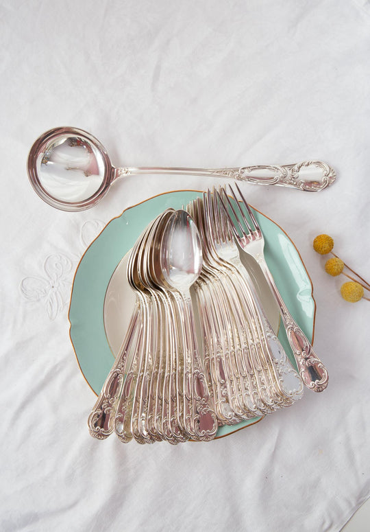 Antigua cubertería de MESA Ercuis PARA 12 estilo Luis XV (25 PIEZAS)