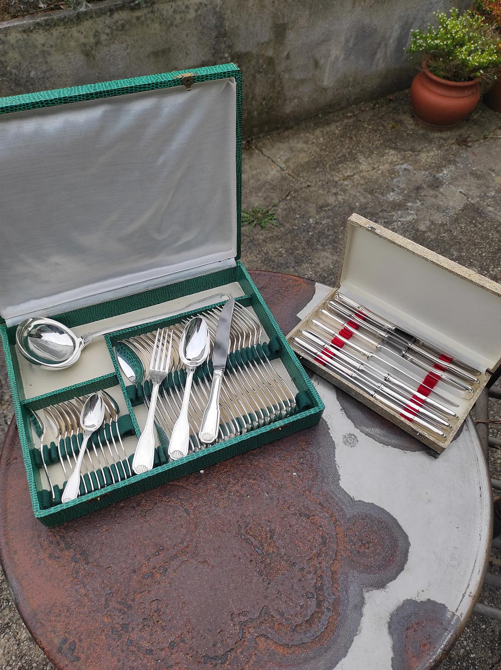 Cubertería en metal argenté para 12 SFAM estilo Louis XV "coquille" (49 PIEZAS)