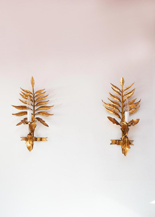 Pareja apliques italianos  metal dorado hojas  c. 1960/70 (52 cm)