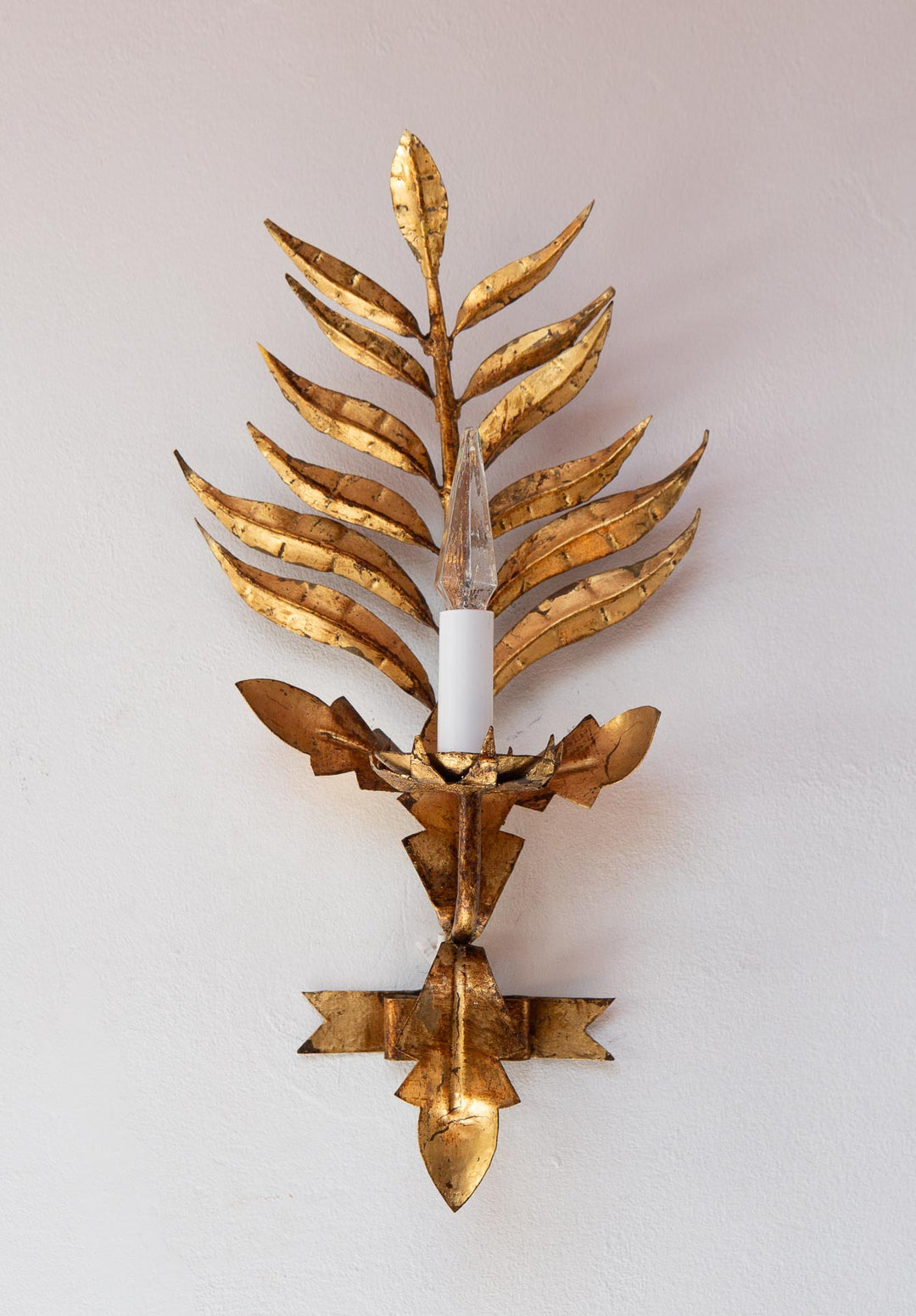 Pareja apliques italianos  metal dorado hojas  c. 1960/70 (52 cm)