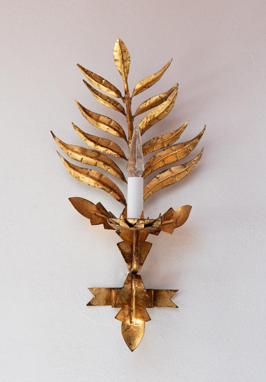 Pareja apliques italianos  metal dorado hojas  c. 1960/70 (52 cm)