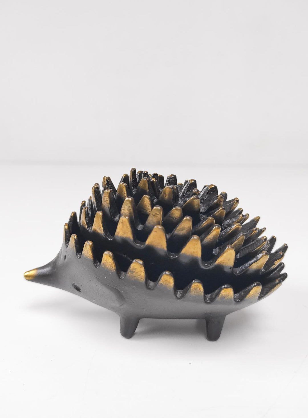 Juego erizos Walter Bosse latón pátina negra c. 1950s