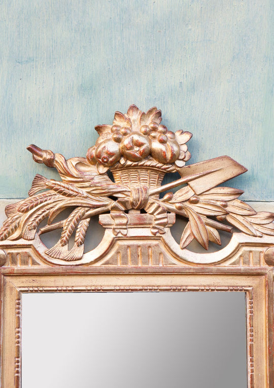 Antiguo espejo francés madera dorada con copete estilo Louis XVI (102*58,5 cm)