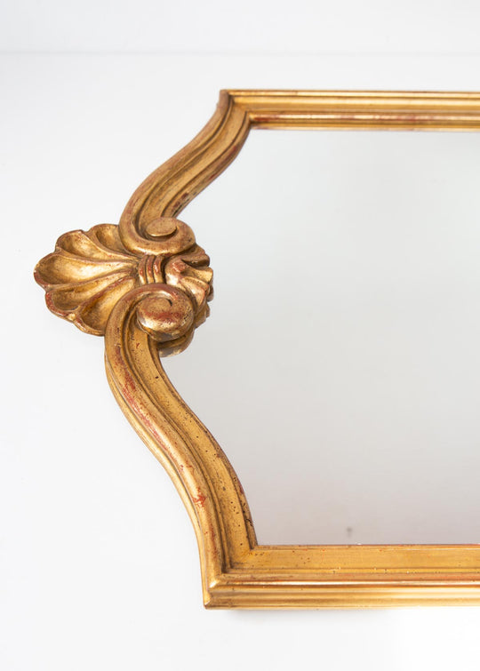 Espejo francés madera dorada oro fino con copete concha c. 1950s (124*51 cm)