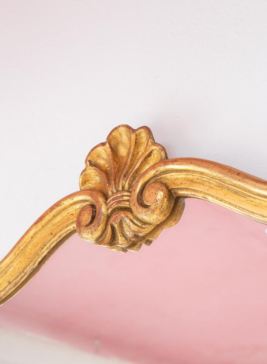 Espejo francés madera dorada oro fino con copete concha c. 1950s (124*51 cm)