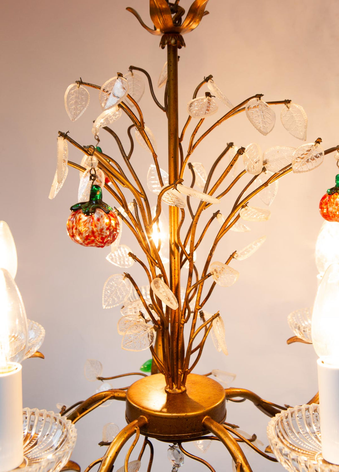 Chandelier italiano metal cobrizo hojas cristal y frutas colores (49 cm)