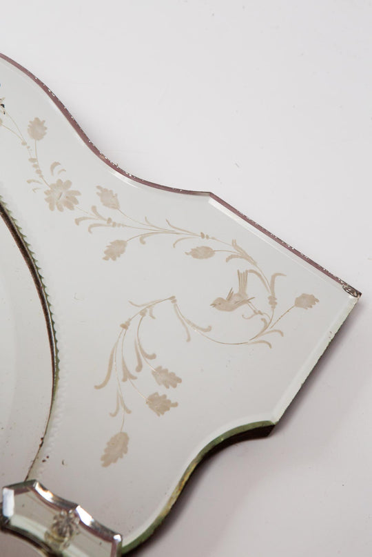 Espejo veneciano rectangular "pájaros" con cristal oval biselado y copete c. 1950