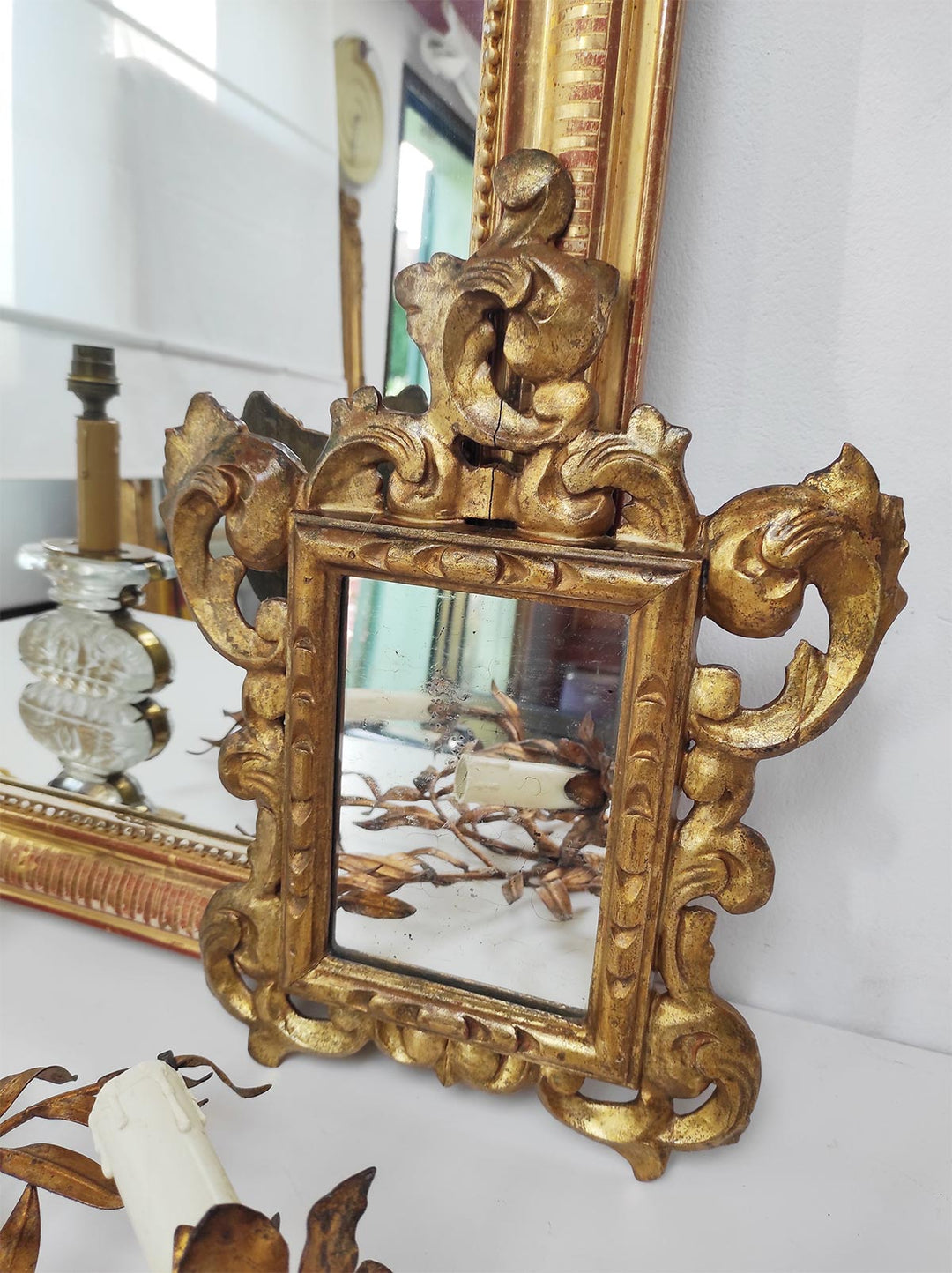 Antiguo espejo francés de madera tallada dorado al oro fino (38,5*29,5 cm)