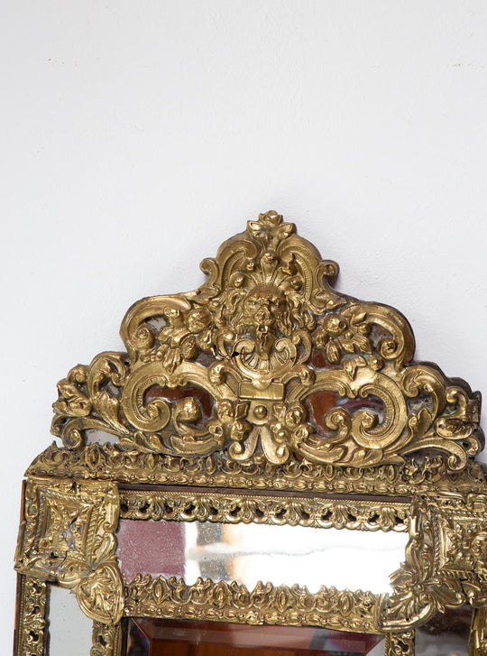 Antiguo espejo francés latón repujado con copete s. XIX (60*34 cm)