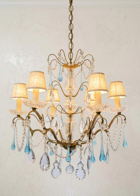 Chandelier francés bronce cristales gotas azules c. 1960 (61 cm)
